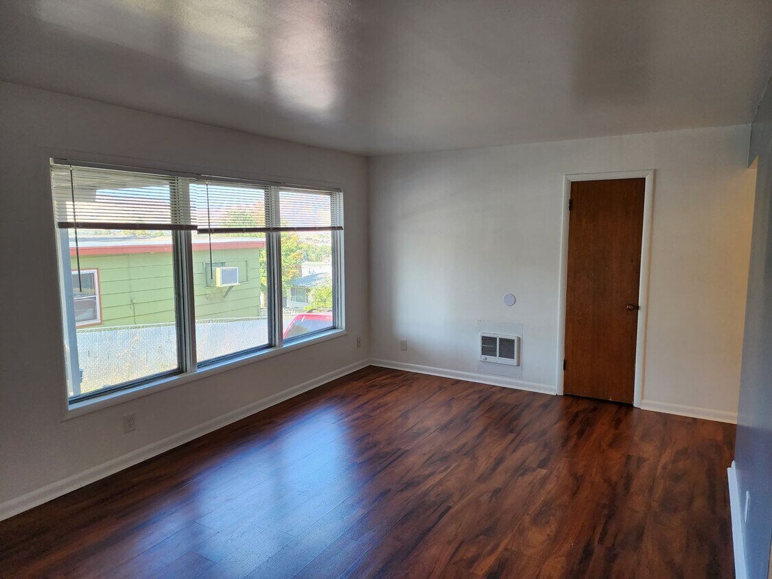 706706 W 14th St Unit 704, The Dalles, OR 97058 Room for Rent in The