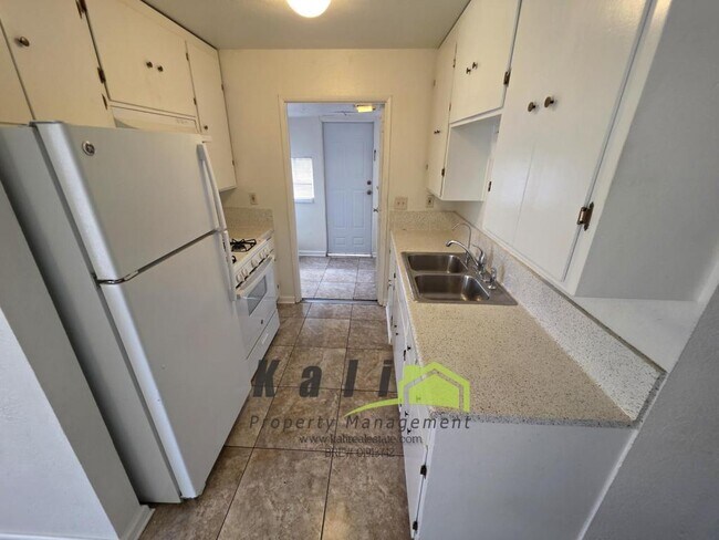 Foto del edificio - 2128 Flintridge Dr