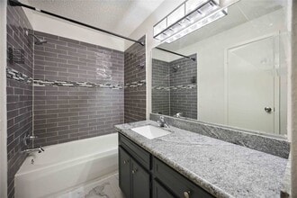 Building Photo - 13895 Hollowgreen Dr