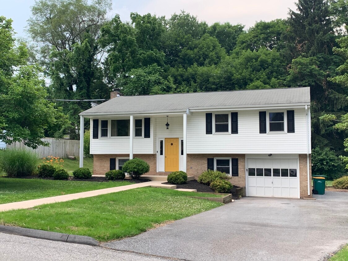 House ext. - 65 Ridgeview Rd