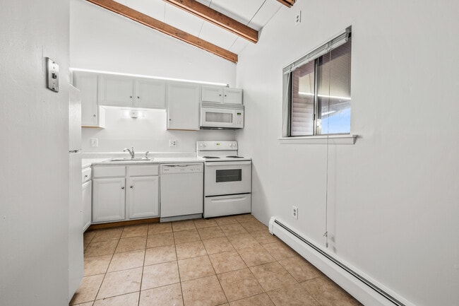 Building Photo - 339 Oakland St