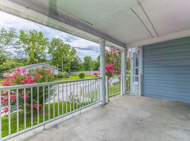 Building Photo - Three Bedroom Home Downtown Corbin, KY