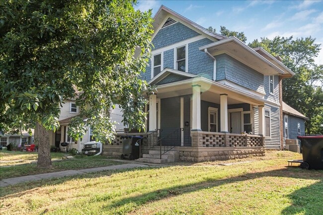 Foto del edificio - 411 N College St