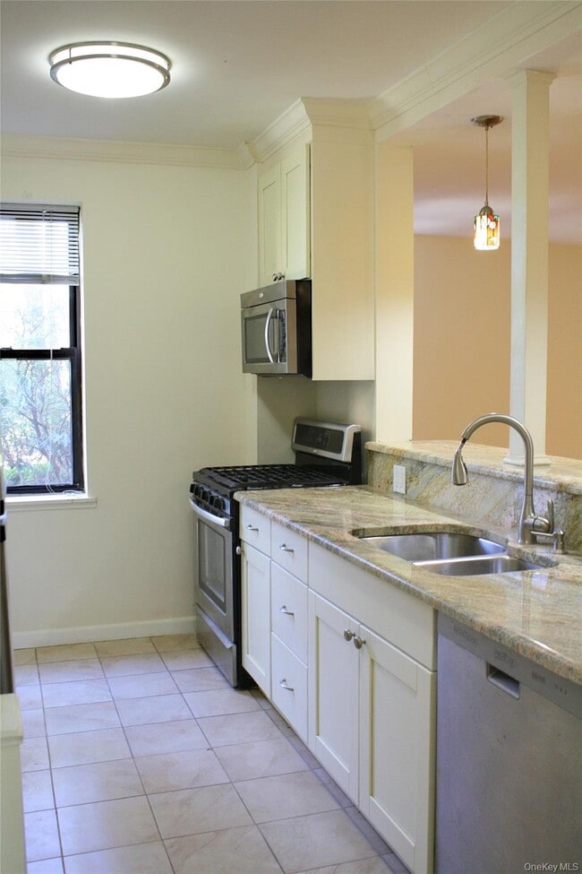 Foto del edificio - 2 Greenridge Ave
