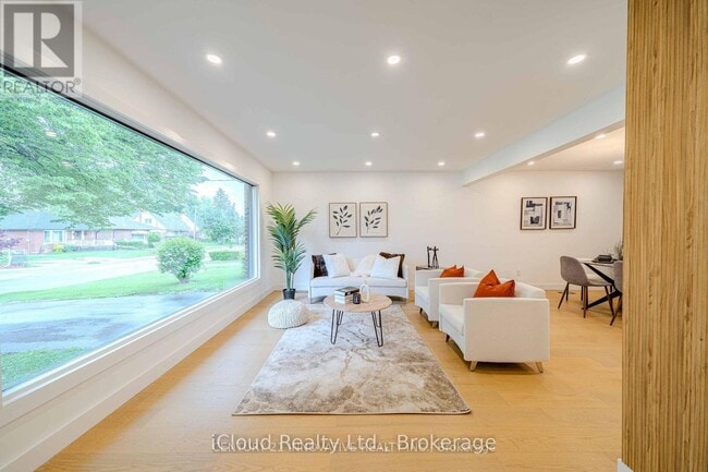 Building Photo - 94 Lynvalley Crescent