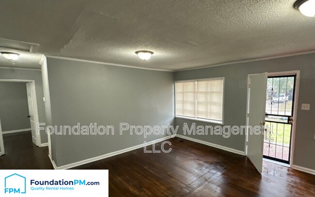 Building Photo - 1911 Capri Rd