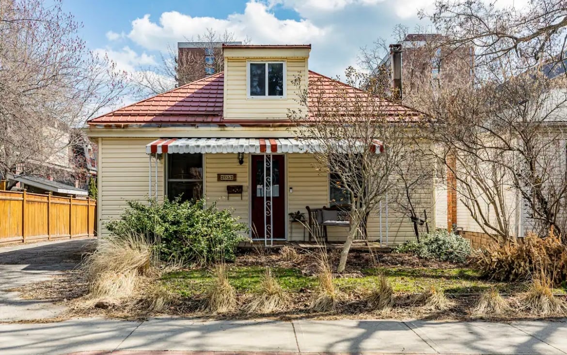 Primary Photo - 2052 Caroline St