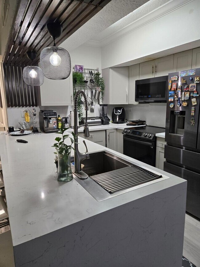 Foto del edificio - 215 SW 117th Terrace