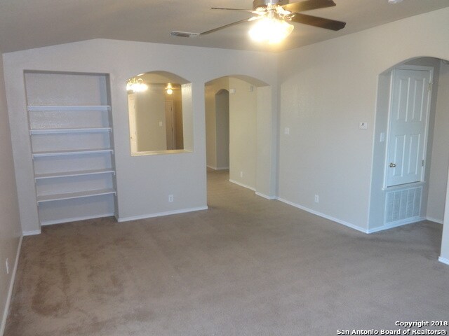 Foto del edificio - Spacious Northeast SA Home- Great Location!