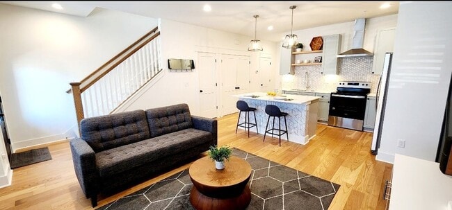 Building Photo - Modern 3-Bedroom Townhome with Pool Access Near Downtown Cookeville