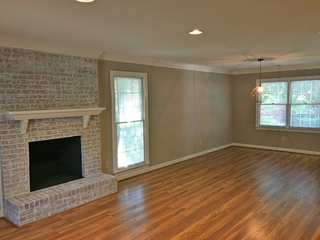 Sala de estar 1 - 2452 Lynbridge Dr