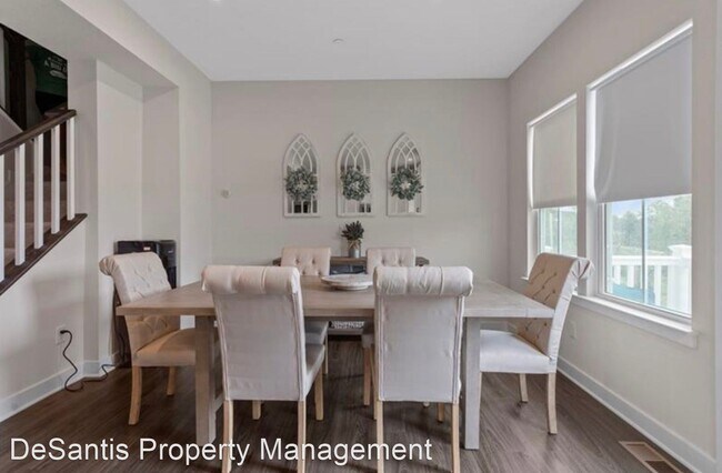 Foto del edificio - 3 br, 2.5 bath House - 4060 Crown Drive