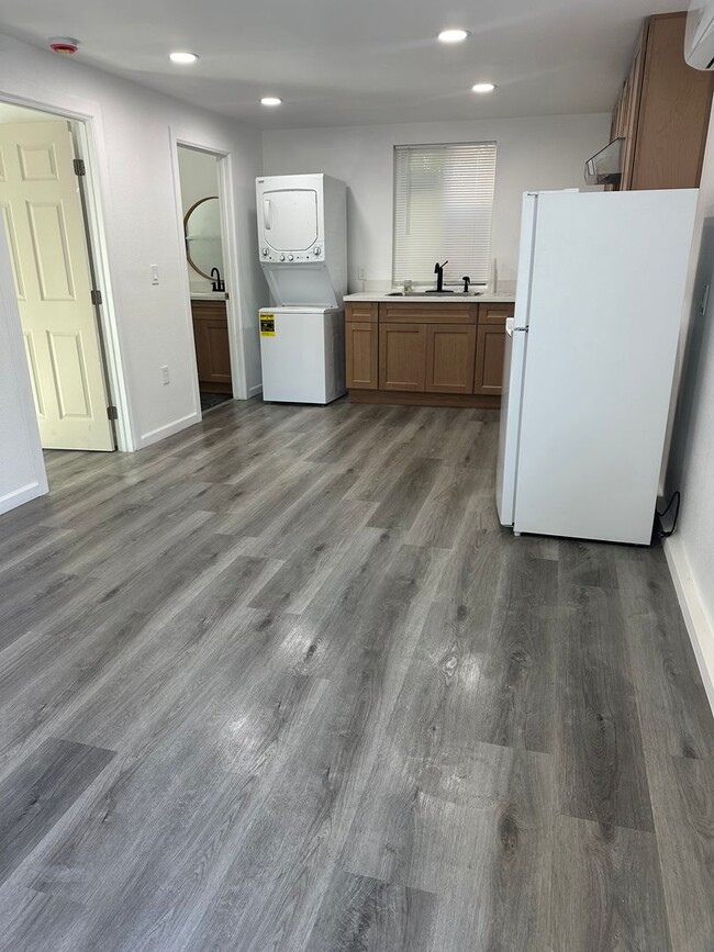 Foto del edificio - Azusa one bed one bath new ADU for lease