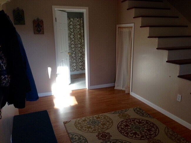Entryway - 106 Scenic Cir