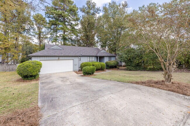 Building Photo - 891 Hunting Horn Way E