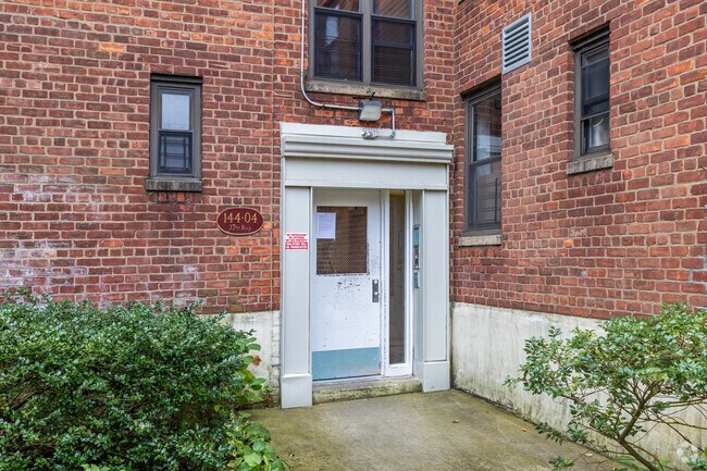 Building Entrance - Stephen Gardens