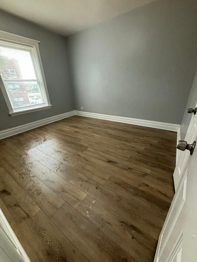 Foto del edificio - 1446 E 69th St