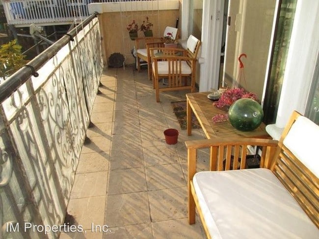 Building Photo - 512 Central Ave