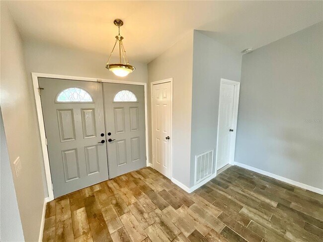 Foto del edificio - 2991 Valencia Ln E