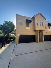 Building Photo - 3210 W Horatio St