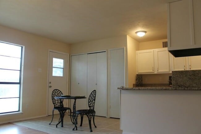 Foto del edificio - 5445 Gates Dr