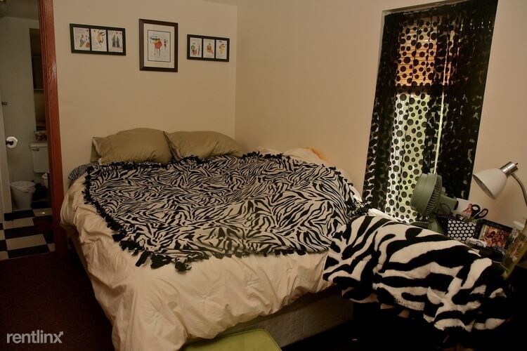 2116 College St, Cedar Falls, IA 50613 Condo for Rent in Cedar Falls