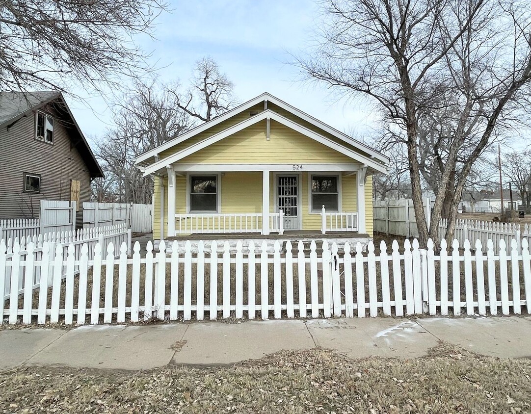 Primary Photo - 2 Bed, 1 Bath Bungalow