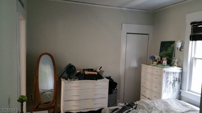 Building Photo - 421 Valley Rd