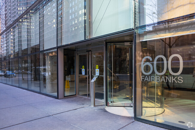 Foto del edificio - 600 N Fairbanks Ct