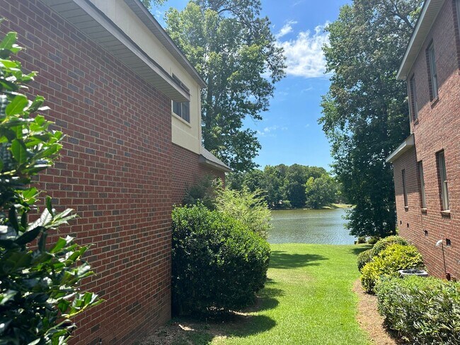 Building Photo - Gated Community!  3 Bedroom 2 1/2 Bath Bri...