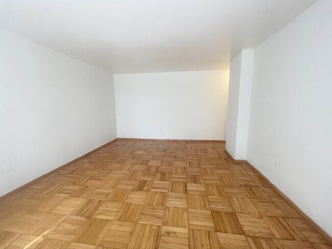 Foto del edificio - 6515 Boulevard E