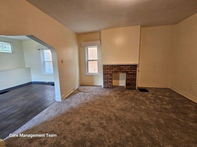 Building Photo - 3 bedroom House for rent in Knoxville!
