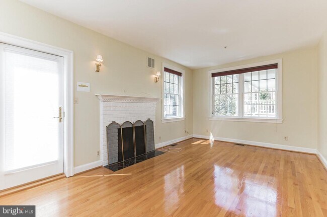 Foto del edificio - 5336 Chevy Chase Pkwy NW