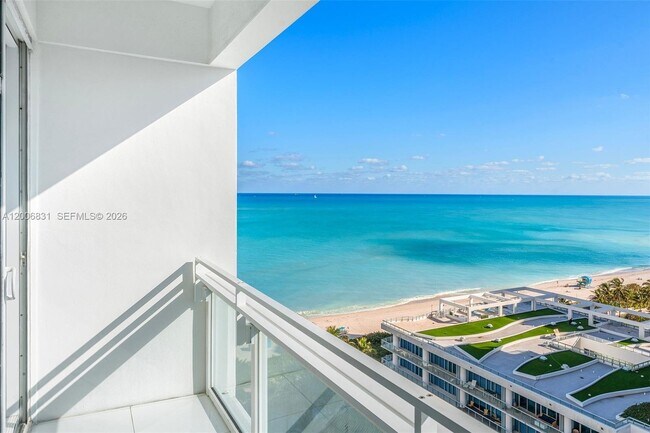 Foto del edificio - 6801 Collins Ave