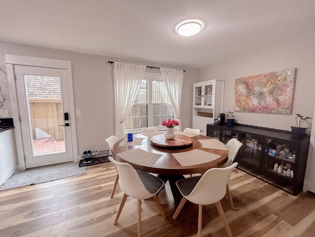 Foto del edificio - Townhome in the Cherry Creek School District!