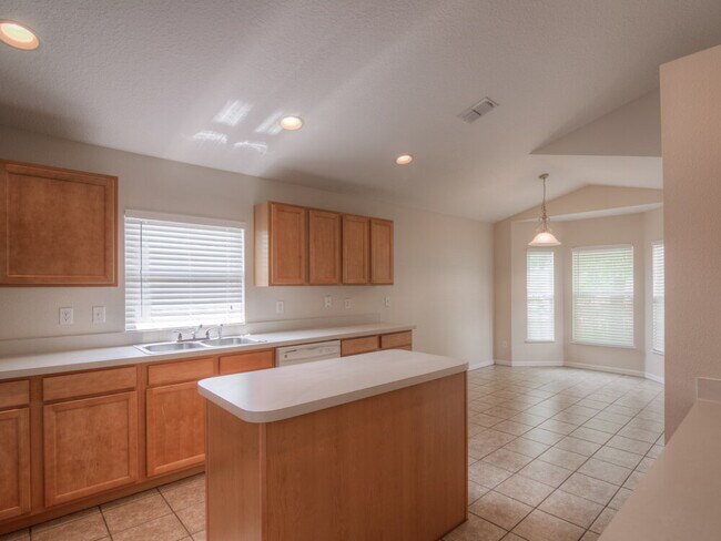 Foto del edificio - 4612 Woodford Dr