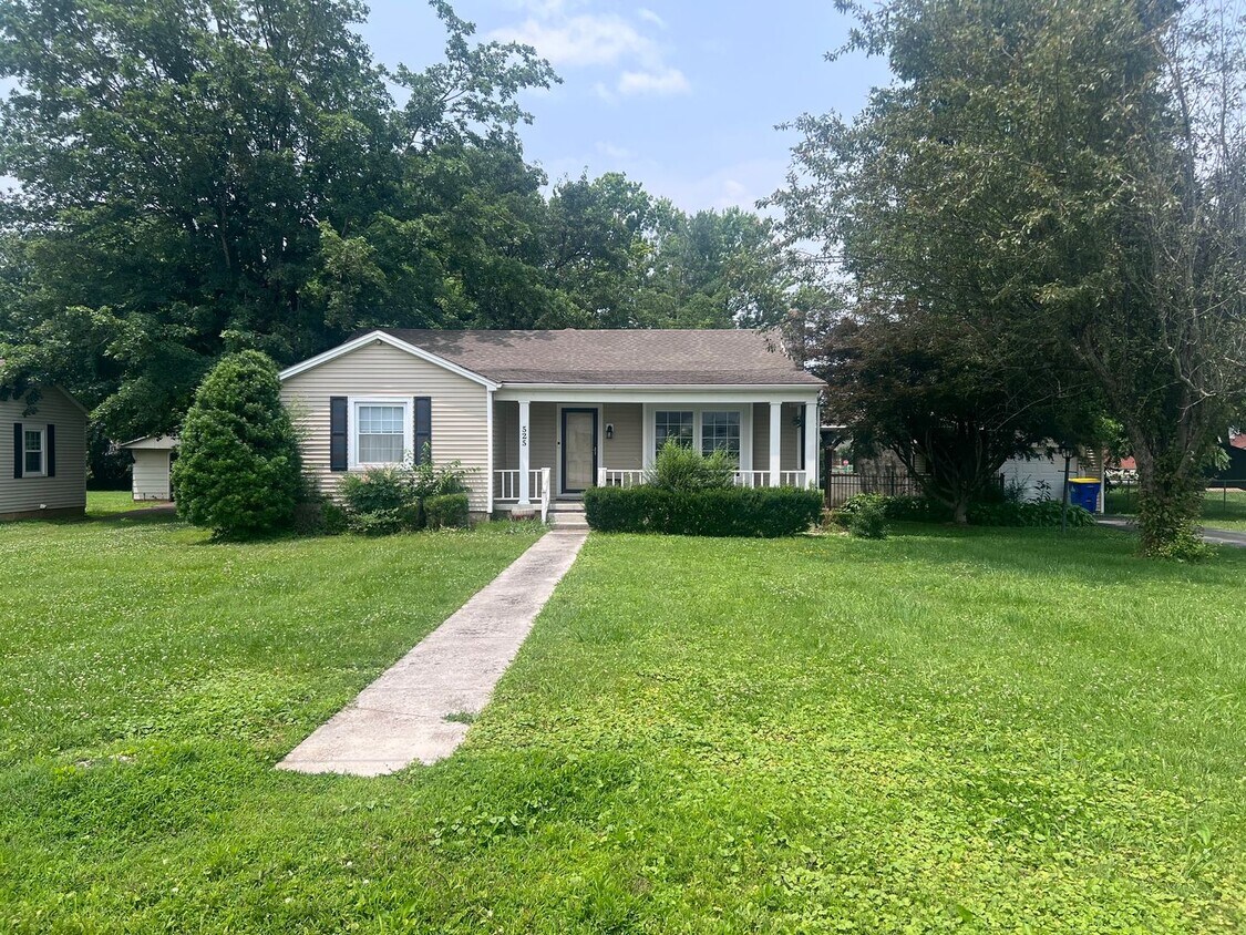 Primary Photo - 525 Nutwood St