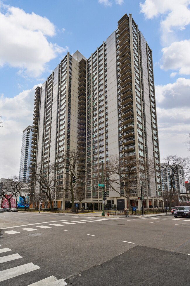 Building Photo - 1255 N Sandburg Terrace