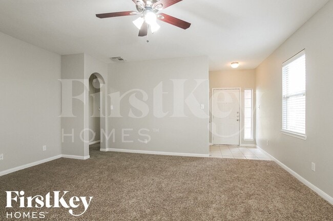 Foto del edificio - 12911 Pine Meadows St