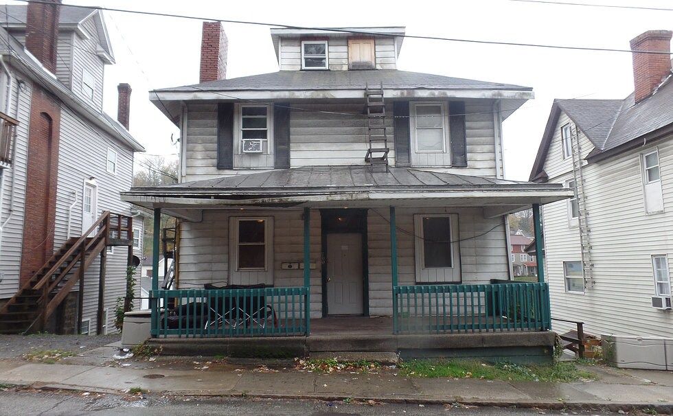 Primary Photo - 698 Willey St