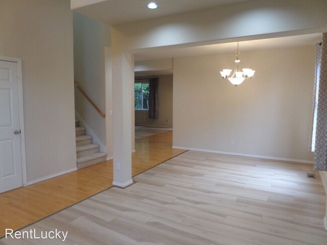 Building Photo - 4 br, 3 bath House - 111 203rd St SE