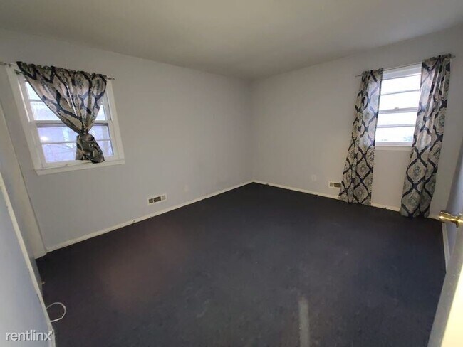 Building Photo - 207 Brookside Ave
