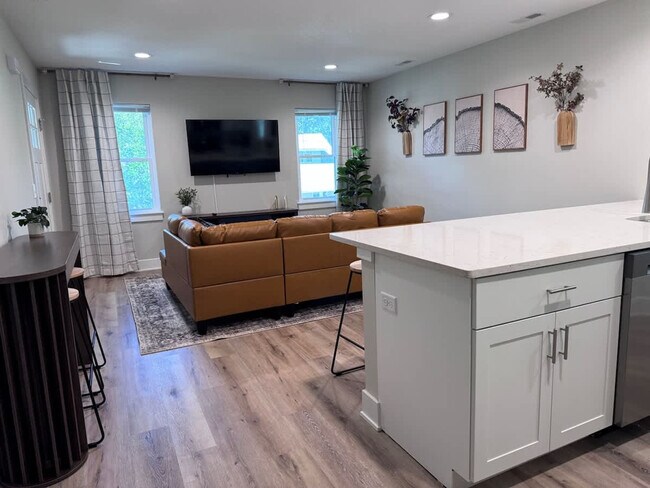 Building Photo - 1249 Kinsmoor Ave