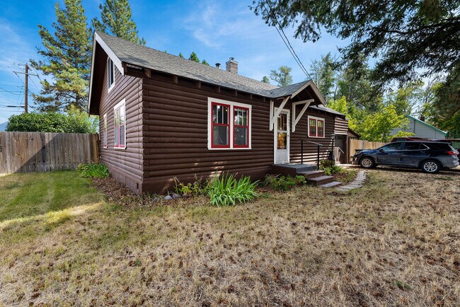 Building Photo - 1003 1st Ave W