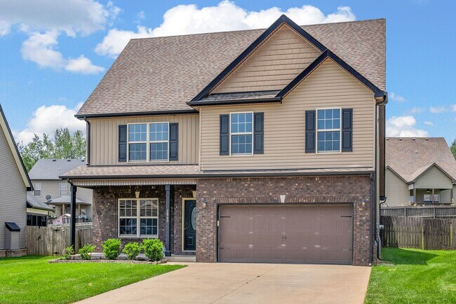 Building Photo - Do Not Miss This Modern 4 Bed 2.5 Bath Ren...