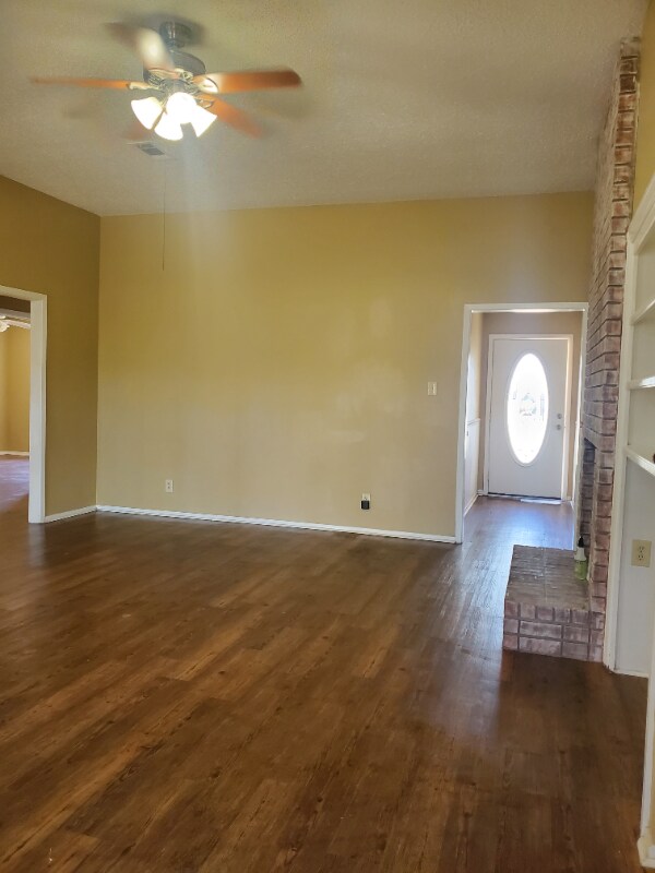 Foto del edificio - 410 Birchwood Dr