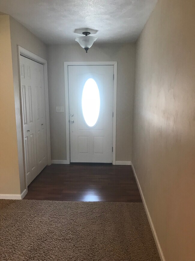 427 Jesse Ln Unit 1, Herrin, IL 62948 Room for Rent in Herrin, IL