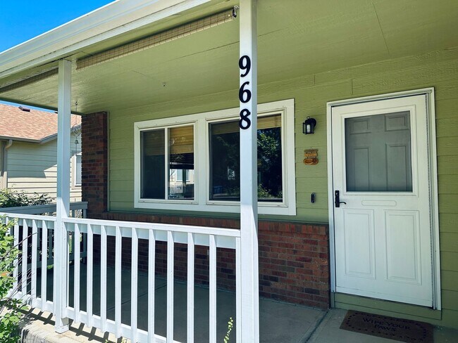 Building Photo - 3BD 3Bath Updated Home in Great Condition!
