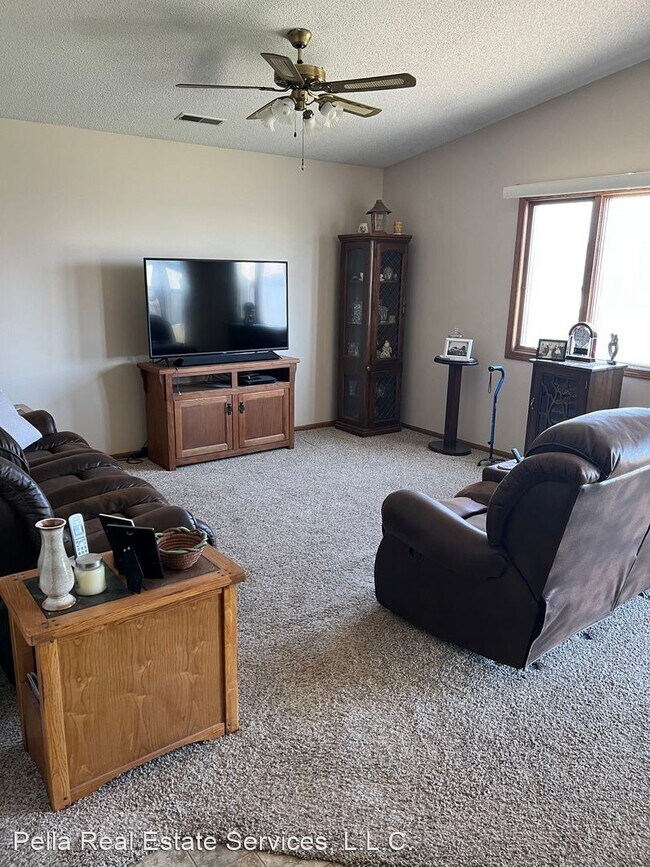2 br, 1.5 bath House 2268 Graceland Road House Rental in Pella, IA