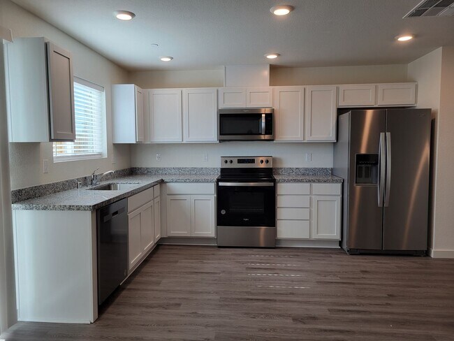 Building Photo - Brand New Roseville 3/2.5 w/Solar!!!!!  Pl...